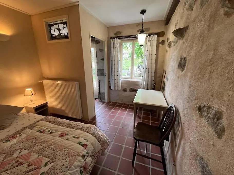 Gite Saint-Maurice-pres-Pionsat Apartment